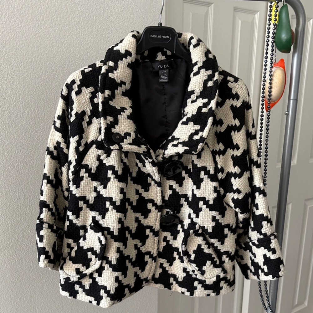 Chic Black and White Houndstooth Teddy Jacket